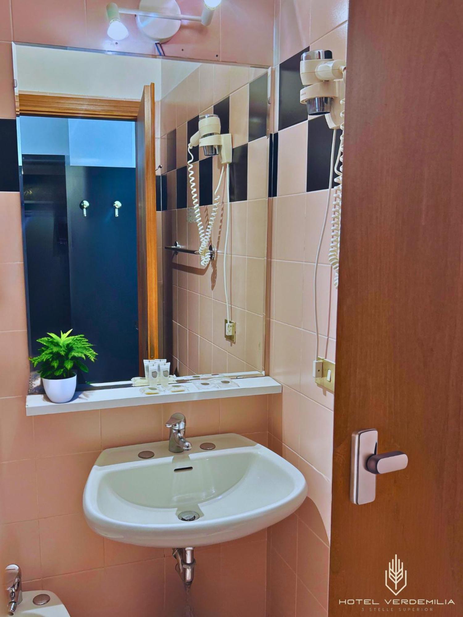 Verdemilia Hotel Anzola dell'Emilia Exteriör bild