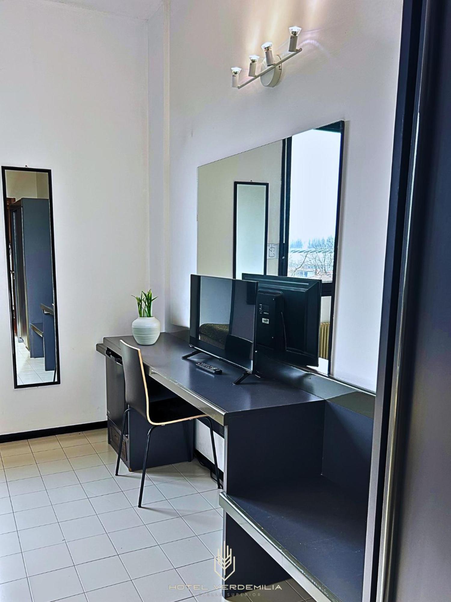 Verdemilia Hotel Anzola dell'Emilia Exteriör bild
