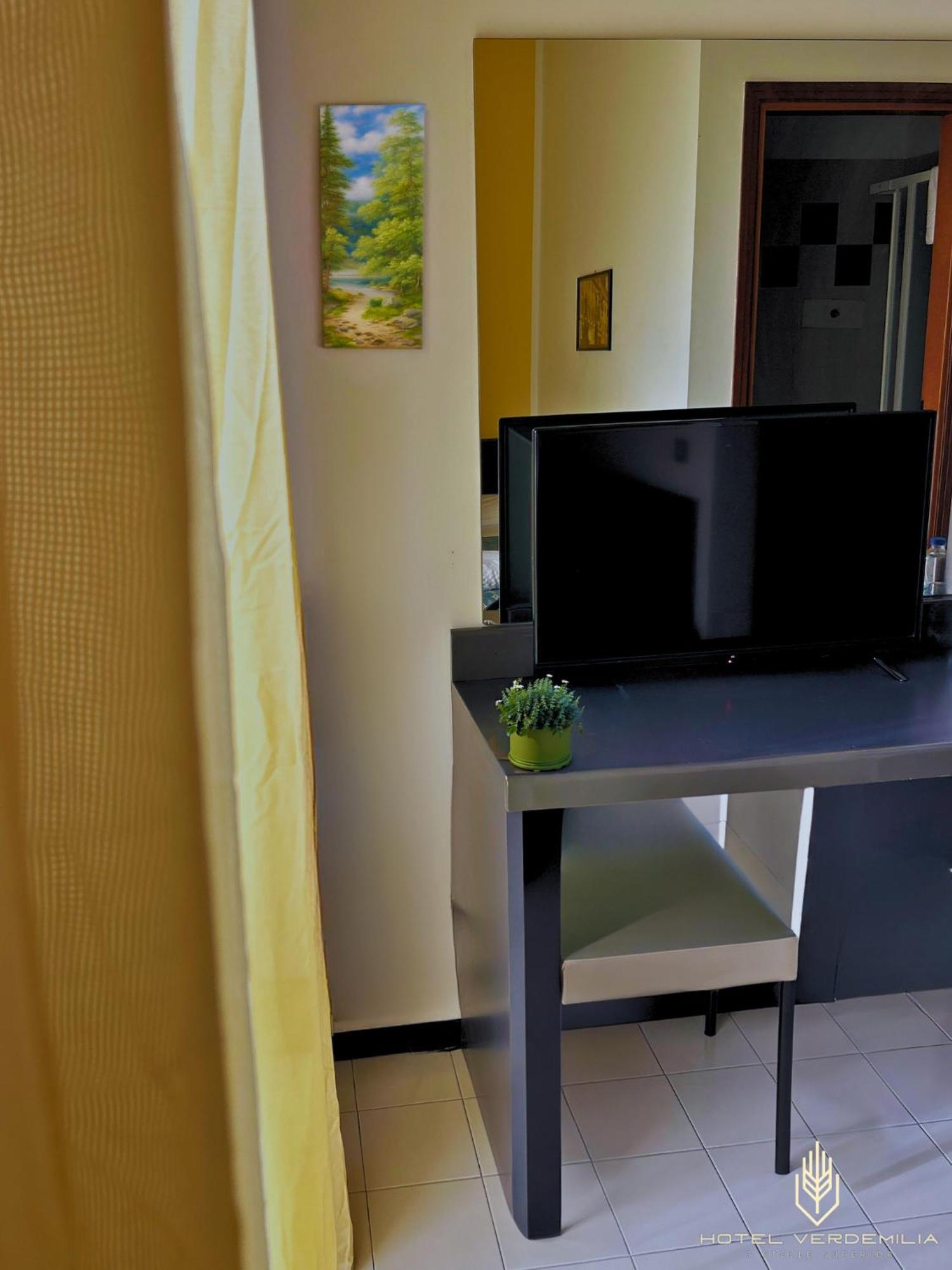 Verdemilia Hotel Anzola dell'Emilia Exteriör bild